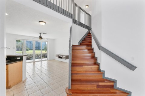 House in Pompano Beach, Florida 4 bedrooms, 221.39 sq.m. № 2036198 - photo 5