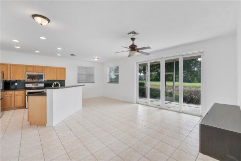 House in Pompano Beach, Florida 4 bedrooms, 221.39 sq.m. № 2036198 - photo 11