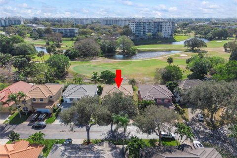 House in Pompano Beach, Florida 4 bedrooms, 221.39 sq.m. № 2036198 - photo 2