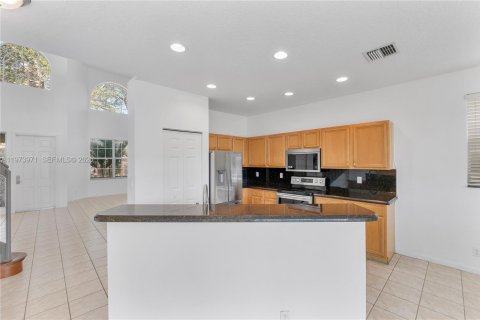 House in Pompano Beach, Florida 4 bedrooms, 221.39 sq.m. № 2036198 - photo 17