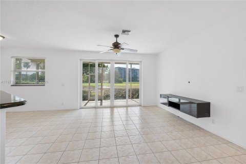 House in Pompano Beach, Florida 4 bedrooms, 221.39 sq.m. № 2036198 - photo 12