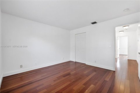 House in Pompano Beach, Florida 4 bedrooms, 221.39 sq.m. № 2036198 - photo 25