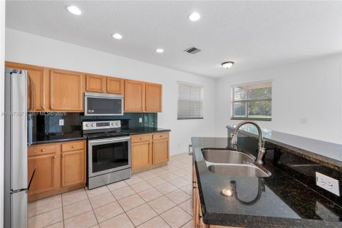 House in Pompano Beach, Florida 4 bedrooms, 221.39 sq.m. № 2036198 - photo 4