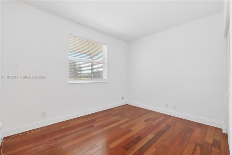 House in Pompano Beach, Florida 4 bedrooms, 221.39 sq.m. № 2036198 - photo 20