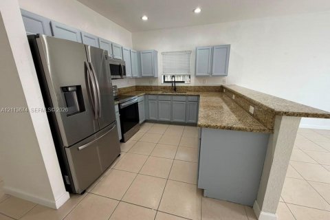 Купить виллу или дом в Хомстед, Флорида 4 спальни, 175.03м2, № 2434123 - фото 8