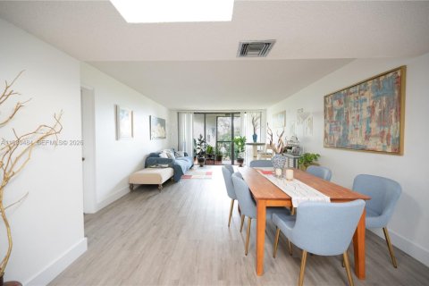 Купить кондоминиум в Уэстон, Флорида 2 спальни, 114.73м2, № 2044054 - фото 7