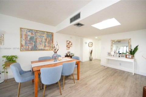 Купить кондоминиум в Уэстон, Флорида 2 спальни, 114.73м2, № 2044054 - фото 11