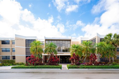 Купить кондоминиум в Уэстон, Флорида 2 спальни, 114.73м2, № 2044054 - фото 2