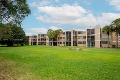 Купить кондоминиум в Уэстон, Флорида 2 спальни, 114.73м2, № 2044054 - фото 3