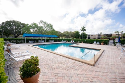 Купить кондоминиум в Уэстон, Флорида 2 спальни, 114.73м2, № 2044054 - фото 27