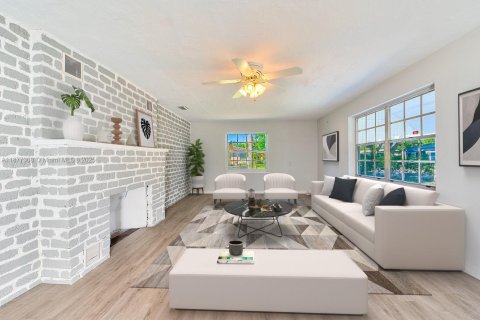 Casa en alquiler en Miramar, Florida, 3 dormitorios, 139.35 m2 № 1923989 - foto 1