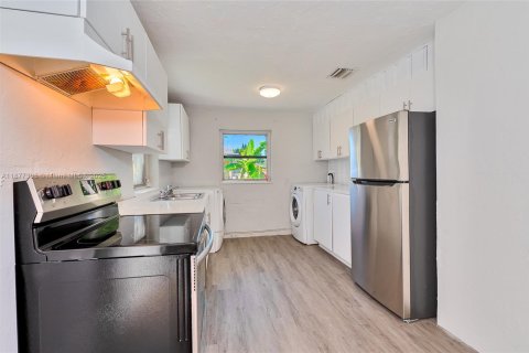 Casa en alquiler en Miramar, Florida, 3 dormitorios, 139.35 m2 № 1923989 - foto 4