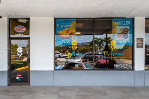 Propiedad comercial en Miami Lakes, Florida № 2158521