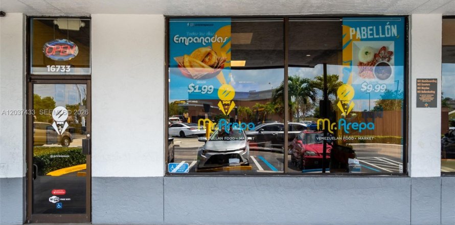 Propiedad comercial en Miami Lakes, Florida № 2158521