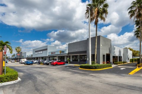 Propiedad comercial en venta en Miami Lakes, Florida № 2158521 - foto 2