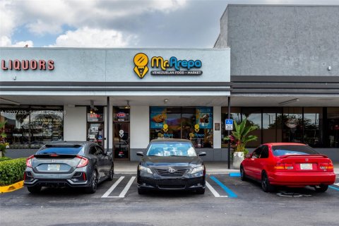 Propiedad comercial en venta en Miami Lakes, Florida № 2158521 - foto 3