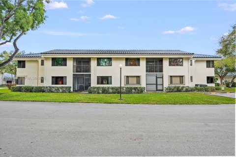 Condo in Plantation, Florida, 2 bedrooms  № 2009520 - photo 27