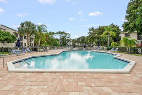Condo in Plantation, Florida, 2 bedrooms  № 2009520 - photo 28