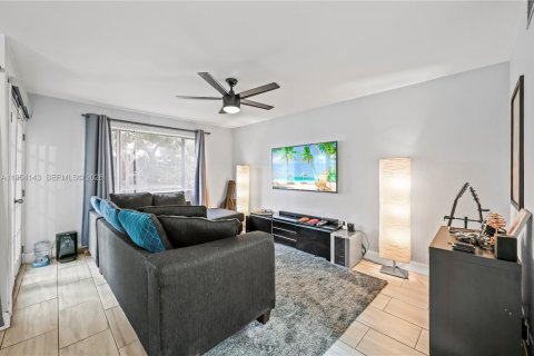 Condo in Plantation, Florida, 2 bedrooms  № 2009520 - photo 7