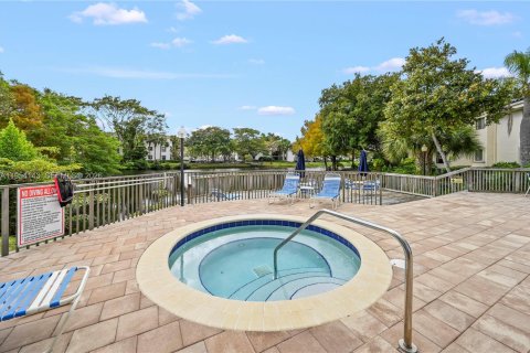 Condo in Plantation, Florida, 2 bedrooms  № 2009520 - photo 29
