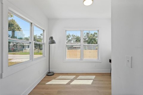 Casa en venta en Saint Petersburg, Florida, 5 dormitorios, 189.33 m2 № 1919902 - foto 13