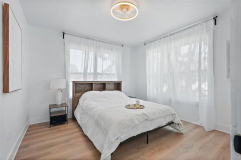 Casa en venta en Saint Petersburg, Florida, 5 dormitorios, 189.33 m2 № 1919902 - foto 17