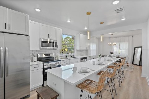 Casa en venta en Saint Petersburg, Florida, 5 dormitorios, 189.33 m2 № 1919902 - foto 10