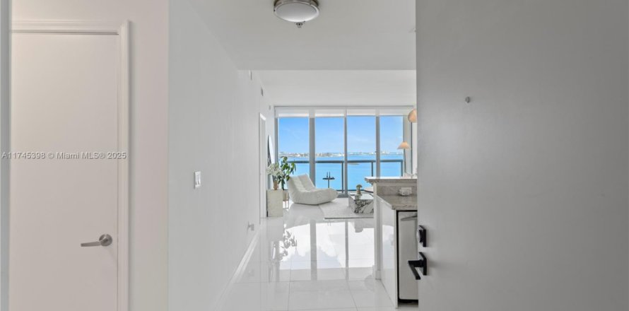 Condominio en Miami, Florida, 1 dormitorio № 1696712