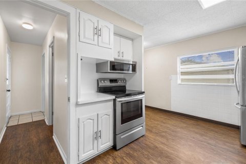 Immobilier commercial à vendre à Zephyrhills, Floride: 3 chambres, 128.67 m2 № 2356710 - photo 13