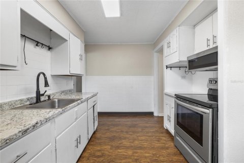 Immobilier commercial à vendre à Zephyrhills, Floride: 3 chambres, 128.67 m2 № 2356710 - photo 14