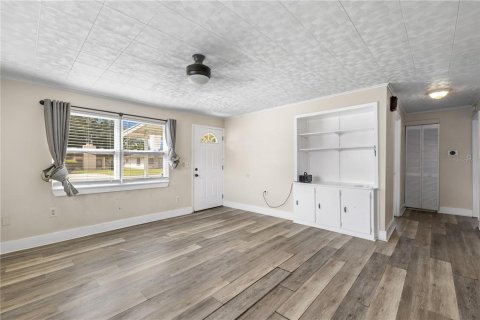 Immobilier commercial à vendre à Zephyrhills, Floride: 3 chambres, 128.67 m2 № 2356710 - photo 10