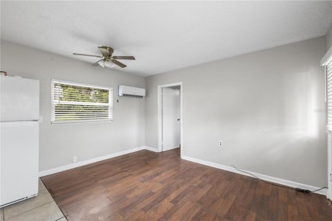 Immobilier commercial à vendre à Zephyrhills, Floride: 3 chambres, 128.67 m2 № 2356710 - photo 28