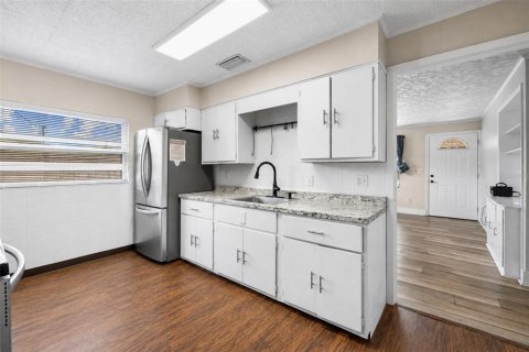 Immobilier commercial à vendre à Zephyrhills, Floride: 3 chambres, 128.67 m2 № 2356710 - photo 16
