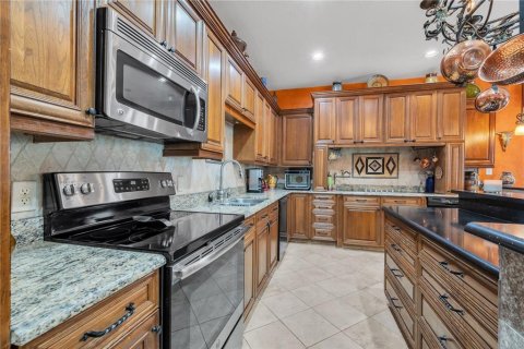 House in Plant City, Florida 4 bedrooms, 293.29 sq.m. № 1725466 - photo 15
