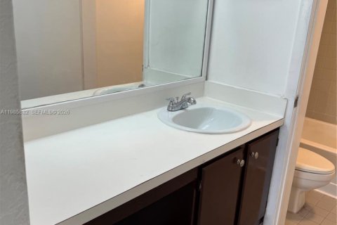 Condominio en alquiler en Oakland Park, Florida, 2 dormitorios, 92.16 m2 № 2056607 - foto 11