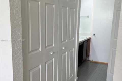 Condominio en alquiler en Oakland Park, Florida, 2 dormitorios, 92.16 m2 № 2056607 - foto 15