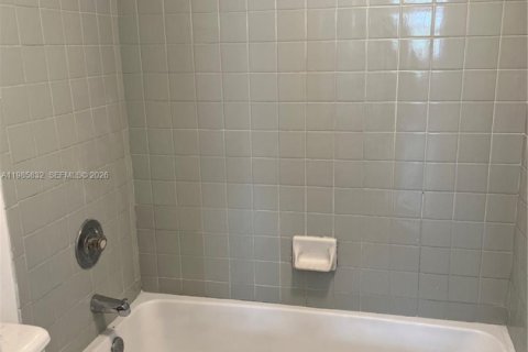 Condominio en alquiler en Oakland Park, Florida, 2 dormitorios, 92.16 m2 № 2056607 - foto 13