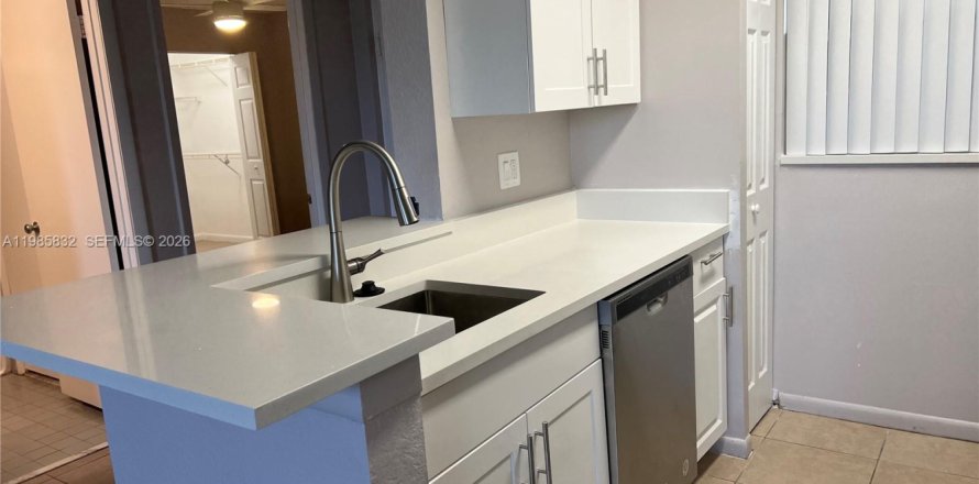 Condominio en Oakland Park, Florida, 2 dormitorios  № 2056607