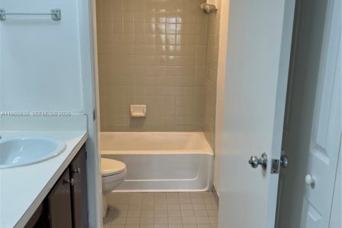 Condominio en alquiler en Oakland Park, Florida, 2 dormitorios, 92.16 m2 № 2056607 - foto 12