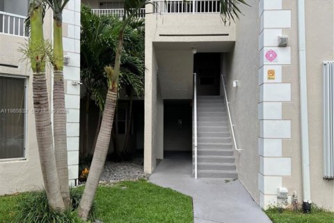 Condominio en alquiler en Oakland Park, Florida, 2 dormitorios, 92.16 m2 № 2056607 - foto 3