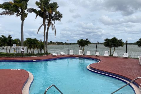 Condominio en alquiler en Oakland Park, Florida, 2 dormitorios, 92.16 m2 № 2056607 - foto 27