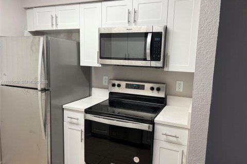 Condominio en alquiler en Oakland Park, Florida, 2 dormitorios, 92.16 m2 № 2056607 - foto 4