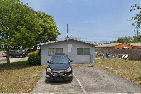 House in Pompano Beach, Florida 2 bedrooms, 66.89 sq.m. № 1994442 - photo 2