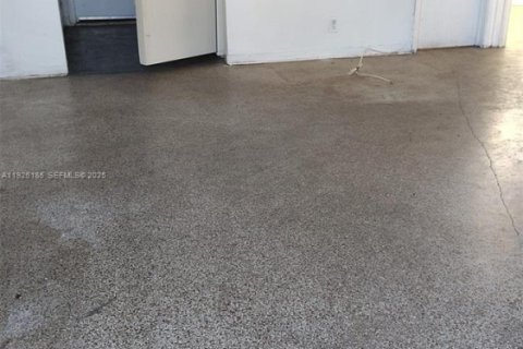 House in Pompano Beach, Florida 2 bedrooms, 66.89 sq.m. № 1994442 - photo 3