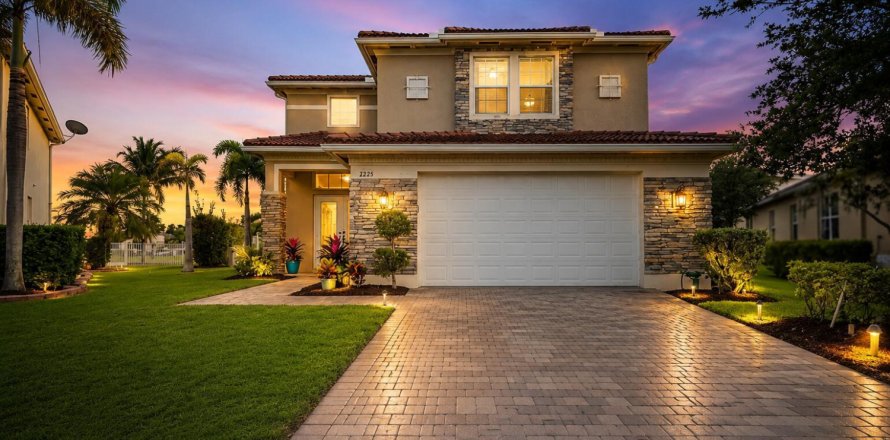 House in Port St. Lucie, Florida 3 bedrooms, 232.53 sq.m. № 2089495