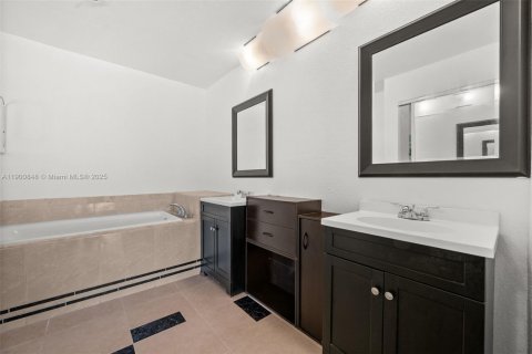 Купить виллу или дом в Кейп-Корал, Флорида 3 комнаты, 173.82м2, № 1951802 - фото 28