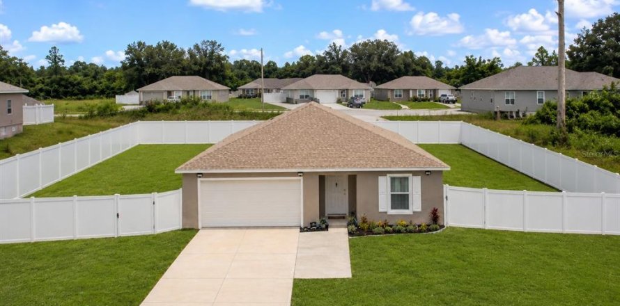 House in Poinciana, Florida 4 bedrooms, 195.84 sq.m. № 2294994