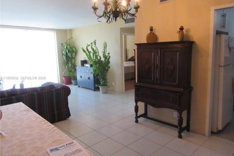 Condominio en alquiler en Miami, Florida, 1 dormitorio, 76.37 m2 № 2010795 - foto 16