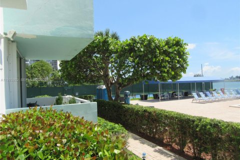 Condominio en alquiler en Miami, Florida, 1 dormitorio, 76.37 m2 № 2010795 - foto 18