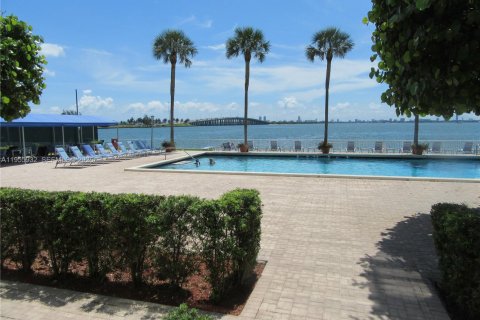 Condominio en alquiler en Miami, Florida, 1 dormitorio, 76.37 m2 № 2010795 - foto 10